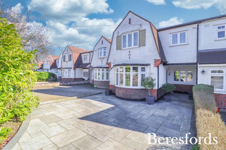 Click the photo for more details of Eversleigh Gardens, Upminster, RM14