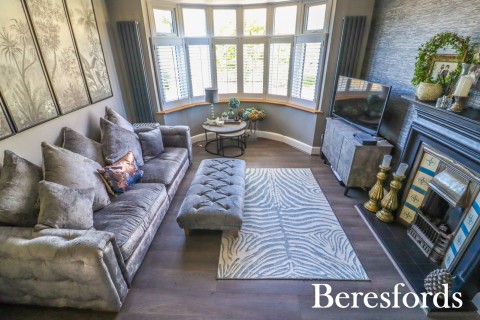 Click the photo for more details of Eversleigh Gardens, Upminster, RM14
