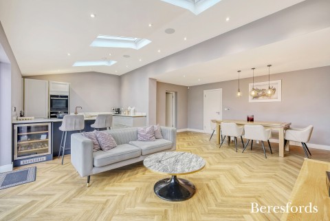 Click the photo for more details of Avon Road, Upminster, RM14
