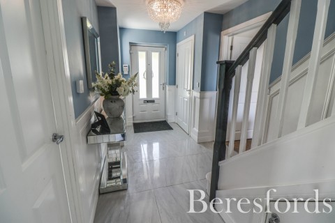 Click the photo for more details of School Avenue, Basildon, Essex, SS15