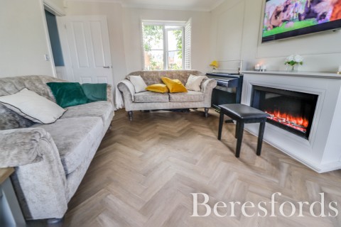 Click the photo for more details of School Avenue, Basildon, Essex, SS15