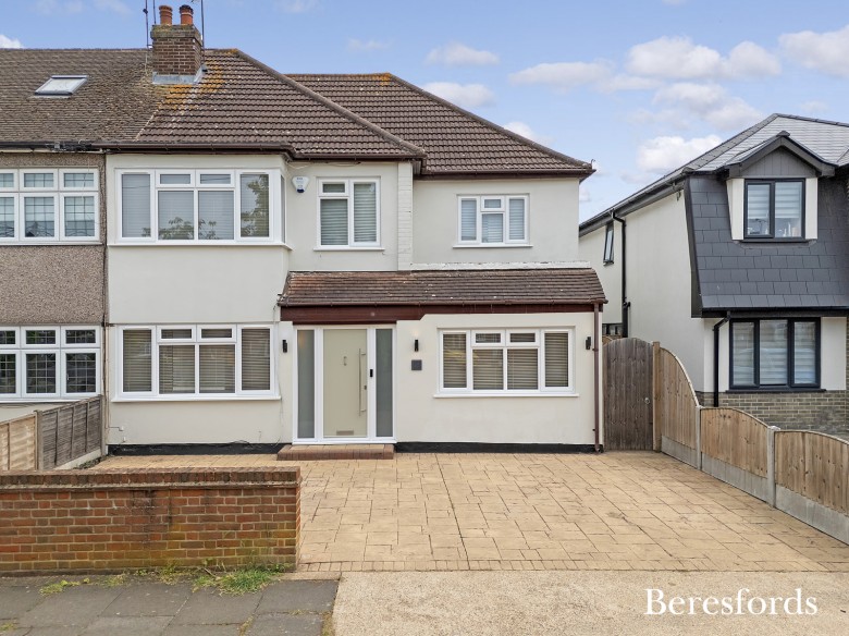 Click the photo for more details of Cranham Gardens, Upminster, RM14