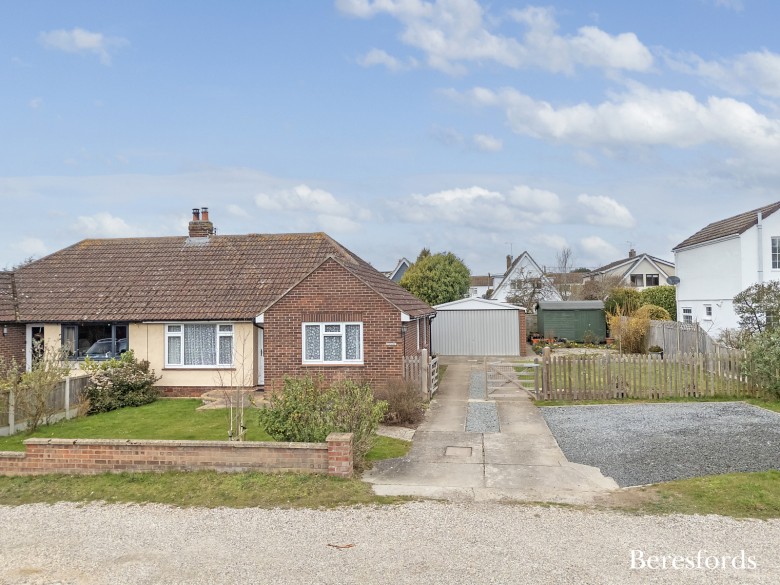 Click the photo for more details of Peverel Avenue, Hatfield Peverel, Chelmsford, Essex, CM3