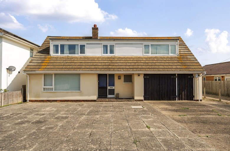 Click the photo for more details of East Bracklesham Drive, Bracklesham Bay, PO20