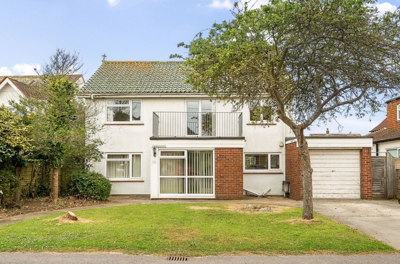 Click the photo for more details of First Avenue, Felpham, PO22