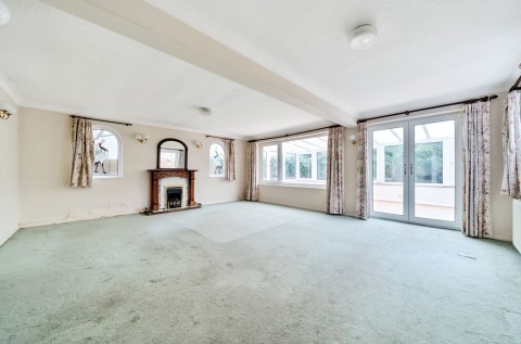 Click the photo for more details of First Avenue, Felpham, PO22