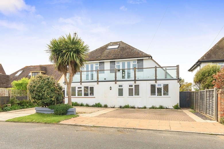 Click the photo for more details of Southdean Drive, Middleton-On-Sea, PO22