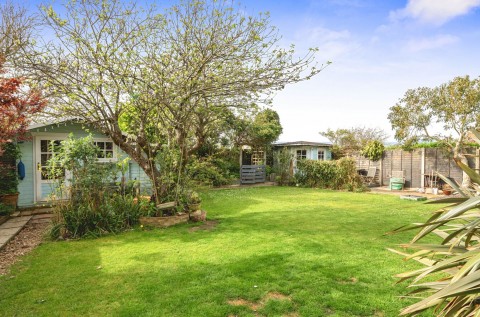 Click the photo for more details of Southdean Drive, Middleton-On-Sea, PO22