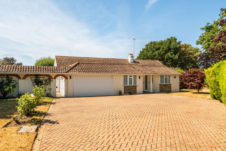 Images for Roundle Avenue, Felpham, PO22