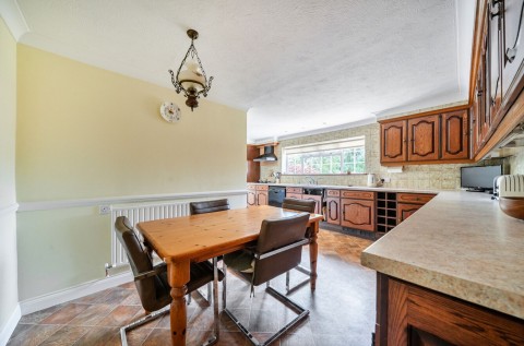 Click the photo for more details of Roundle Avenue, Felpham, PO22