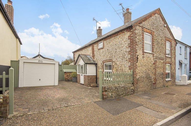 Click the photo for more details of East Street, Selsey, PO20