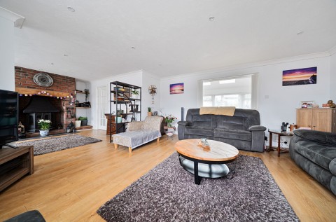 Click the photo for more details of North Road, Selsey, PO20