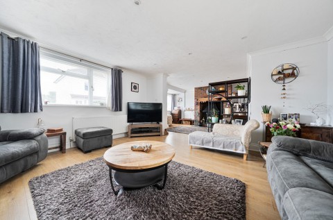 Click the photo for more details of North Road, Selsey, PO20