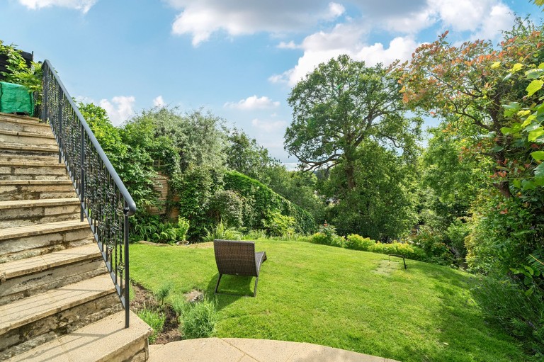 Images for Farnham Lane, Haslemere, GU27