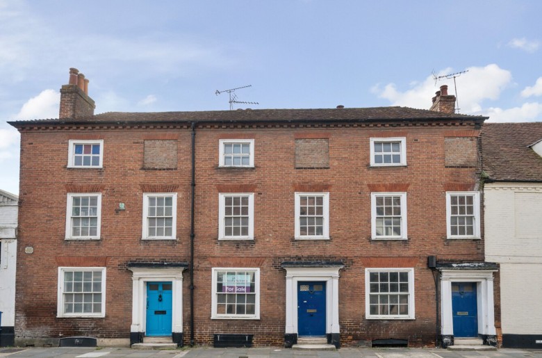 Click the photo for more details of St. Pancras, Chichester, PO19