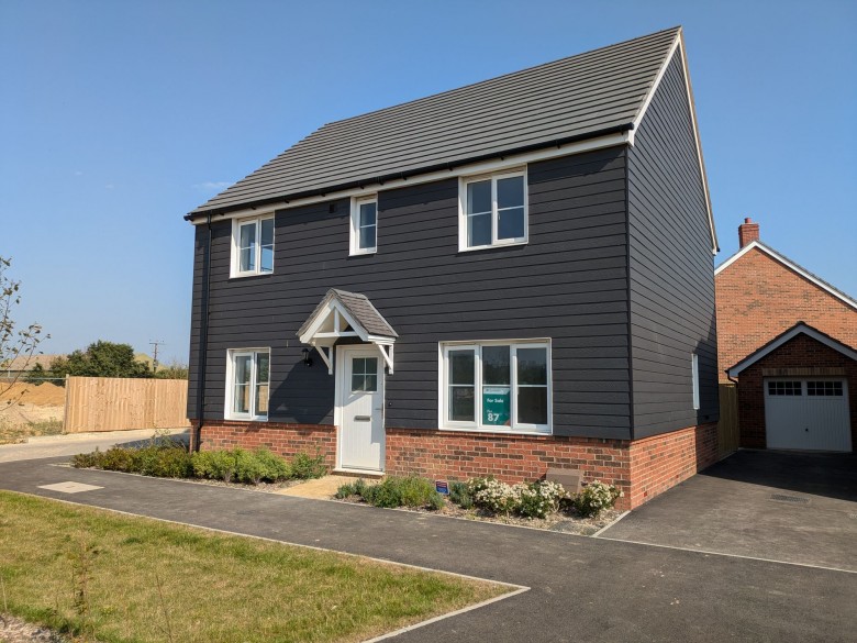 Click the photo for more details of Cockayne Way, Selsey, PO20
