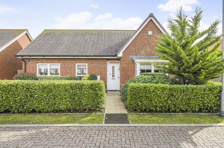 Click the photo for more details of Hubble Close, Selsey, PO20