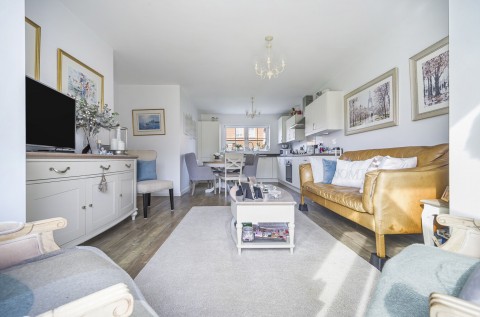 Click the photo for more details of Hubble Close, Selsey, PO20