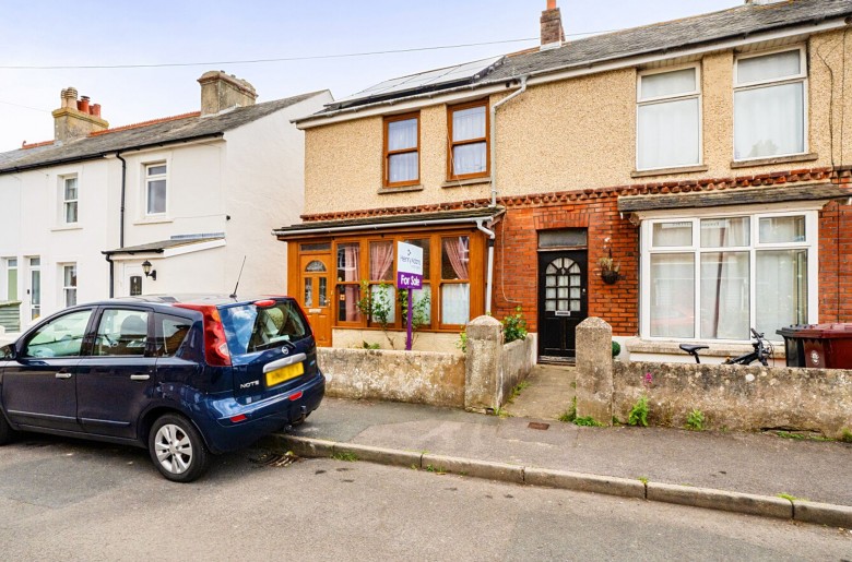 Click the photo for more details of North Road, Selsey, PO20