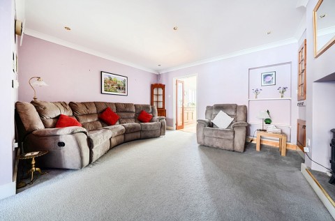 Click the photo for more details of North Road, Selsey, PO20