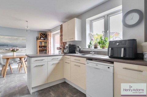 Click the photo for more details of Reed Way, Petersfield, GU32