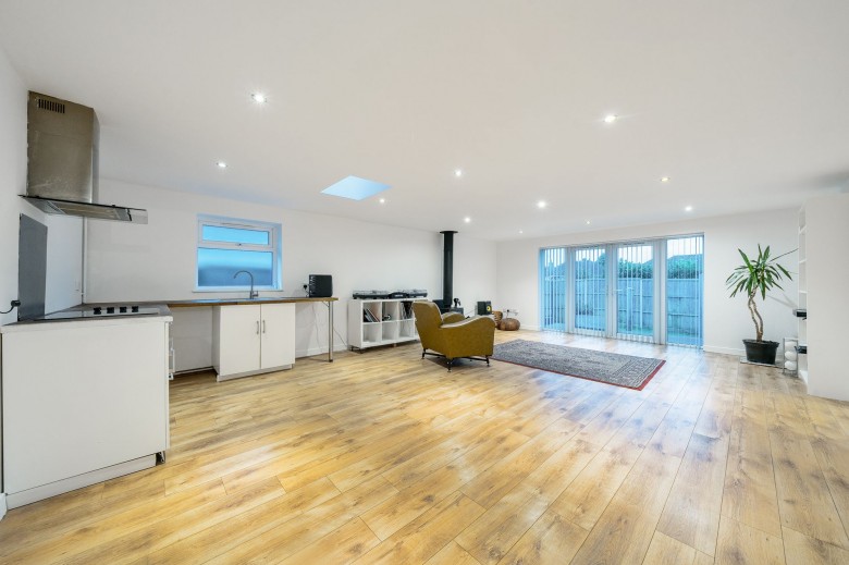 Click the photo for more details of Havant Road, Hayling Island, PO11