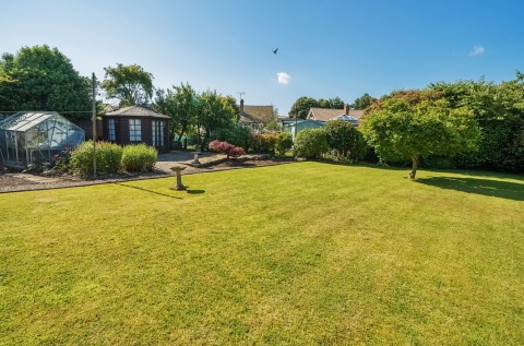 Click the photo for more details of Gloucester Close, Petersfield, GU32