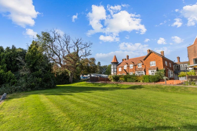 Click the photo for more details of Graylands Manor, Langhurstwood Road, RH12