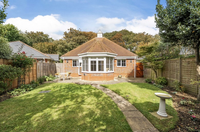 Click the photo for more details of Carnot Close, Aldwick, PO21
