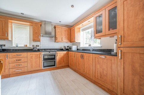 Click the photo for more details of Carnot Close, Aldwick, PO21