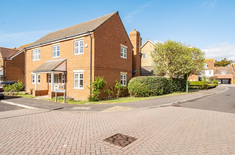 Click the photo for more details of Harding Close, Selsey, PO20