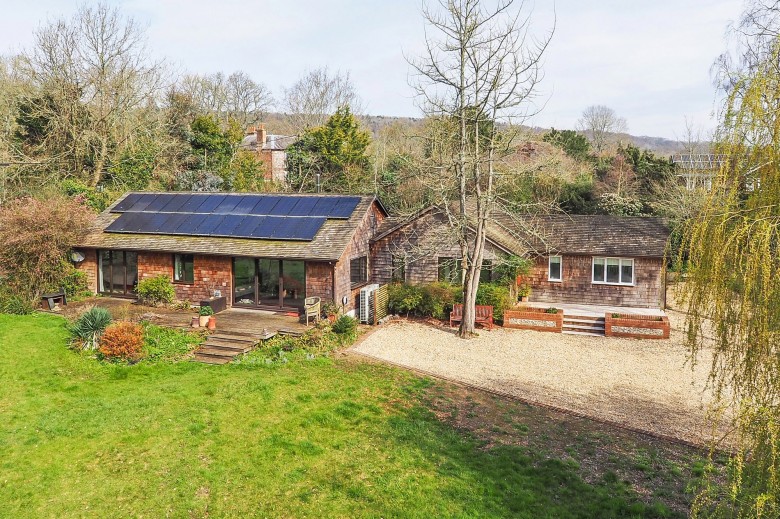 Click the photo for more details of Winchester Road, Petersfield, GU32