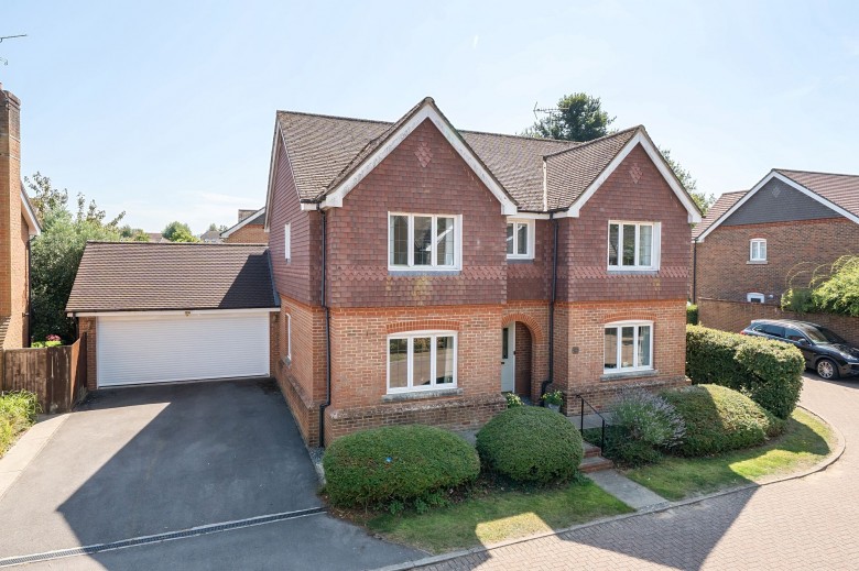 Click the photo for more details of Dean Way, Storrington, RH20