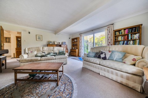 Click the photo for more details of Albion Road, Selsey, PO20