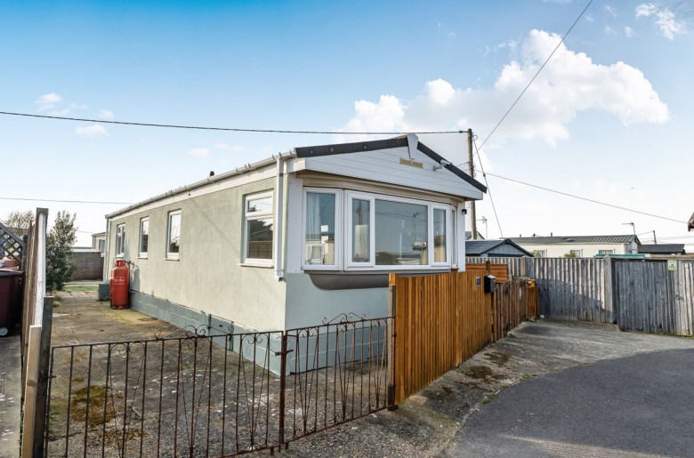 Click the photo for more details of Mayridge, Selsey, PO20