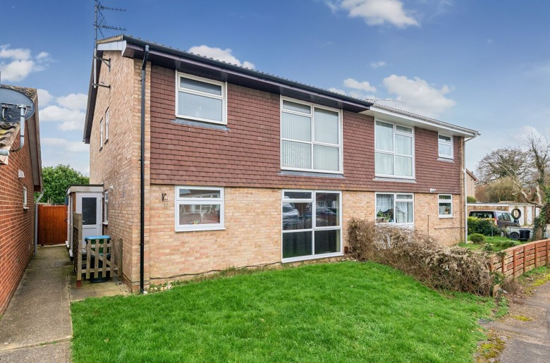 Click the photo for more details of Markfield, Bognor Regis, PO22