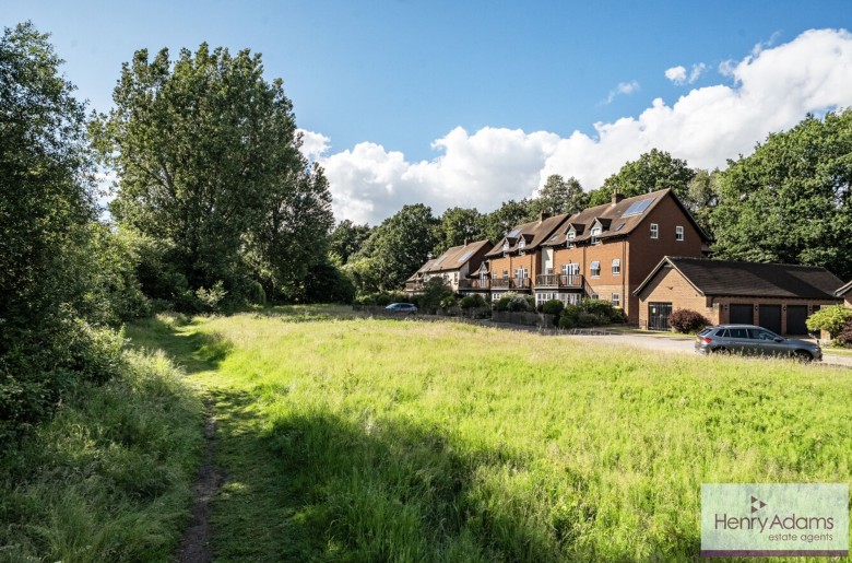 Click the photo for more details of Merritts Meadow, Petersfield, GU31