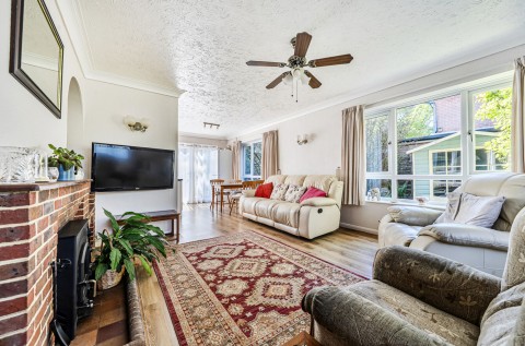 Click the photo for more details of Willowhale Avenue, Aldwick, PO21