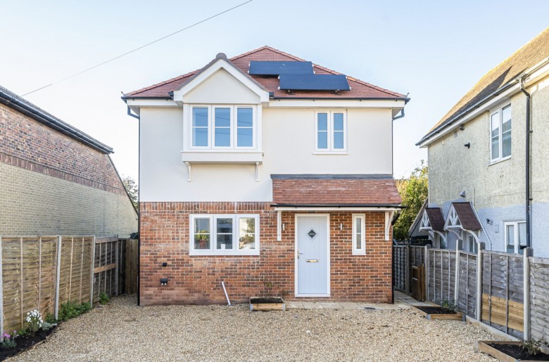 Click the photo for more details of Hillfield Road, Selsey, PO20