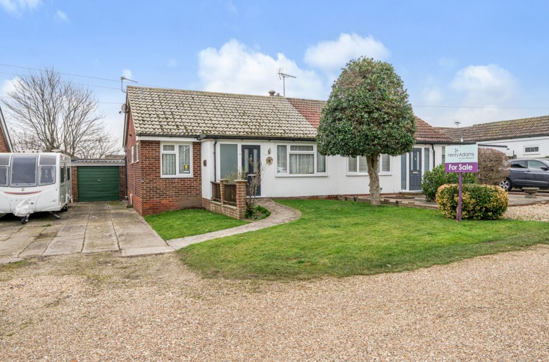 Click the photo for more details of Western Road, Selsey, PO20