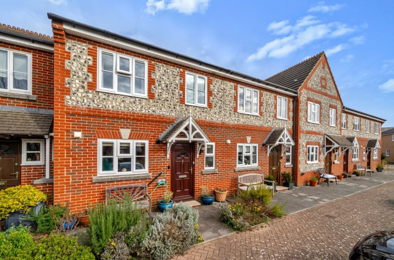 Click the photo for more details of King George Gardens, Chichester, PO19
