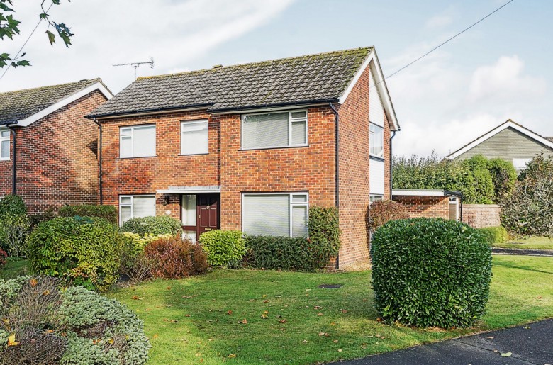Click the photo for more details of Lincoln Green, Chichester, PO19