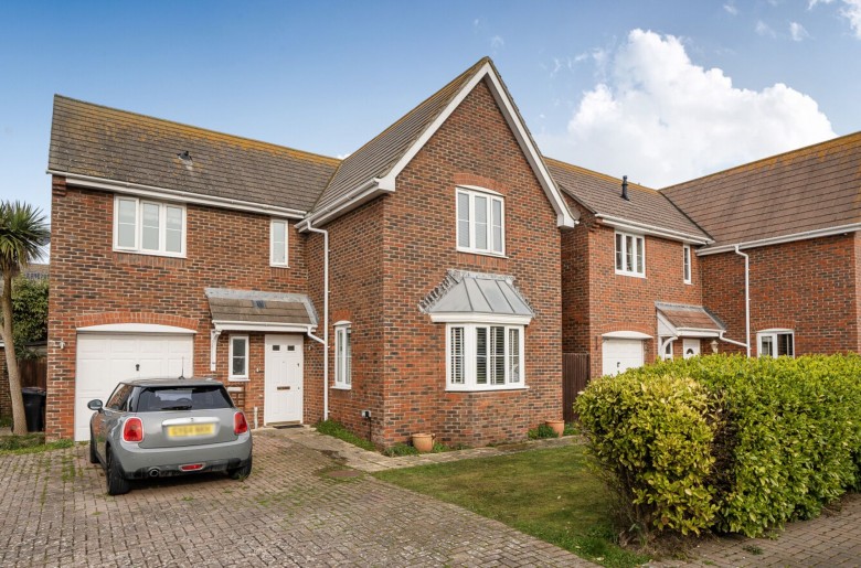 Click the photo for more details of Mere Close, Bracklesham Bay, PO20