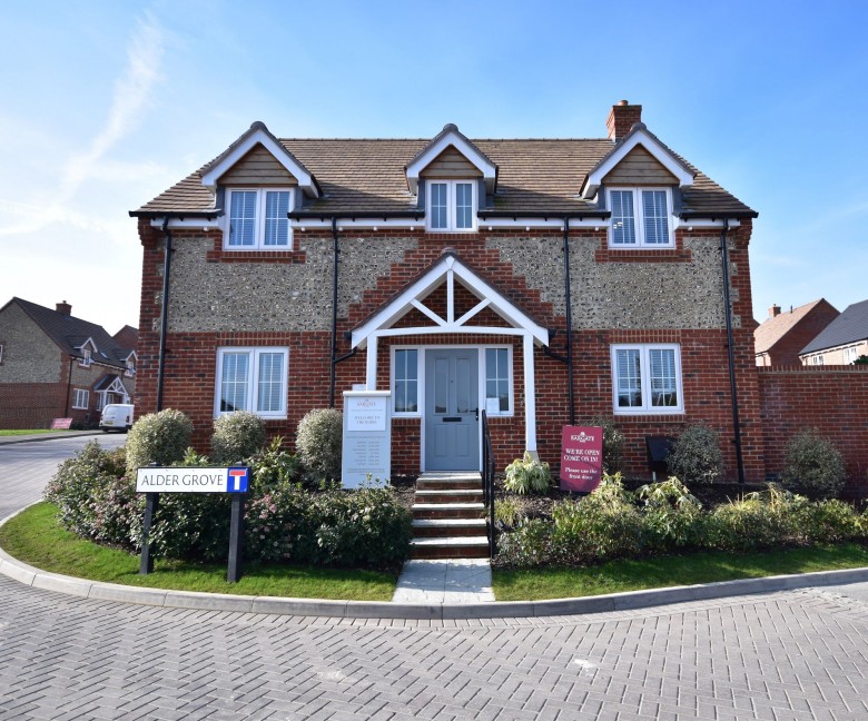Click the photo for more details of Alder Grove, Lovedean, PO8