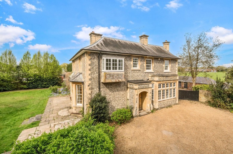 Click the photo for more details of Mill Lane, Langstone, PO9