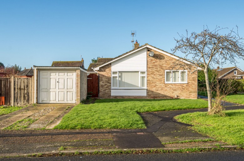 Click the photo for more details of Andrew Avenue, Felpham, PO22