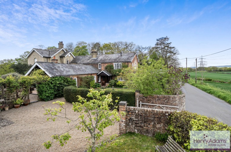 Click the photo for more details of Nyewood, Petersfield, GU31