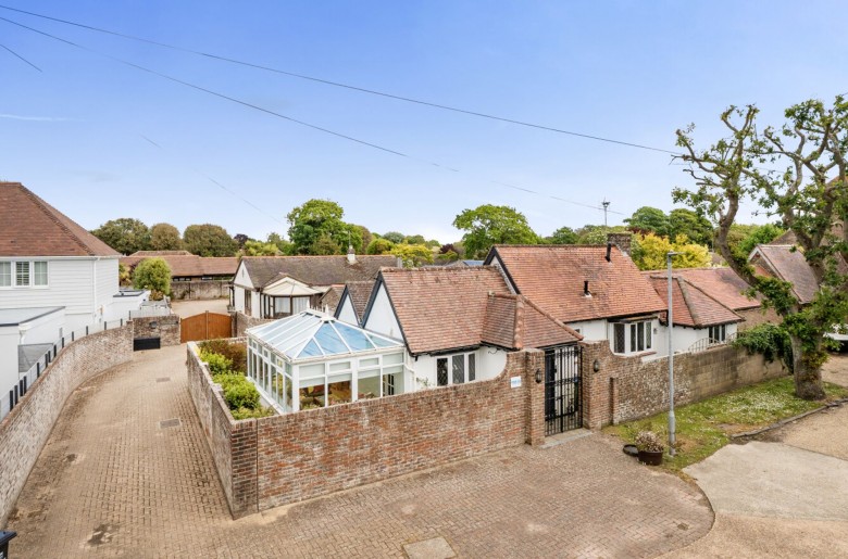 Click the photo for more details of Canons Close, Aldwick, PO21
