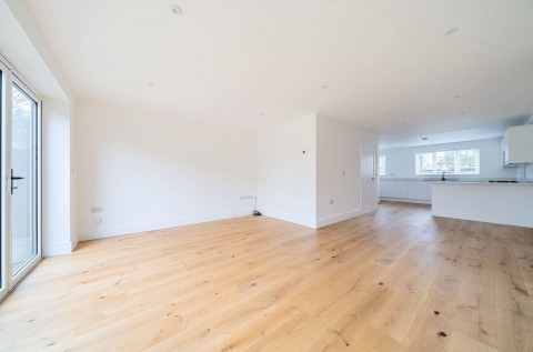 Click the photo for more details of Middleton Road, Middleton-On-Sea, PO22