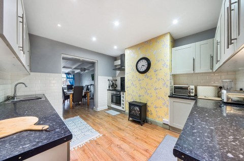 Click the photo for more details of Central Avenue, Bersted, PO21